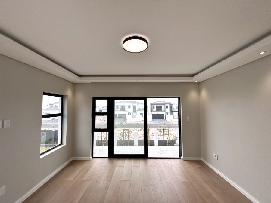 To Let 4 Bedroom Property for Rent in Sandown Western Cape